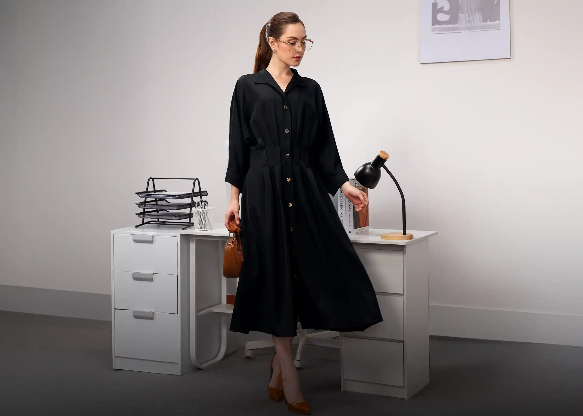 10 Inspirasi Formal Outfit Wanita yang Chic dan Modern